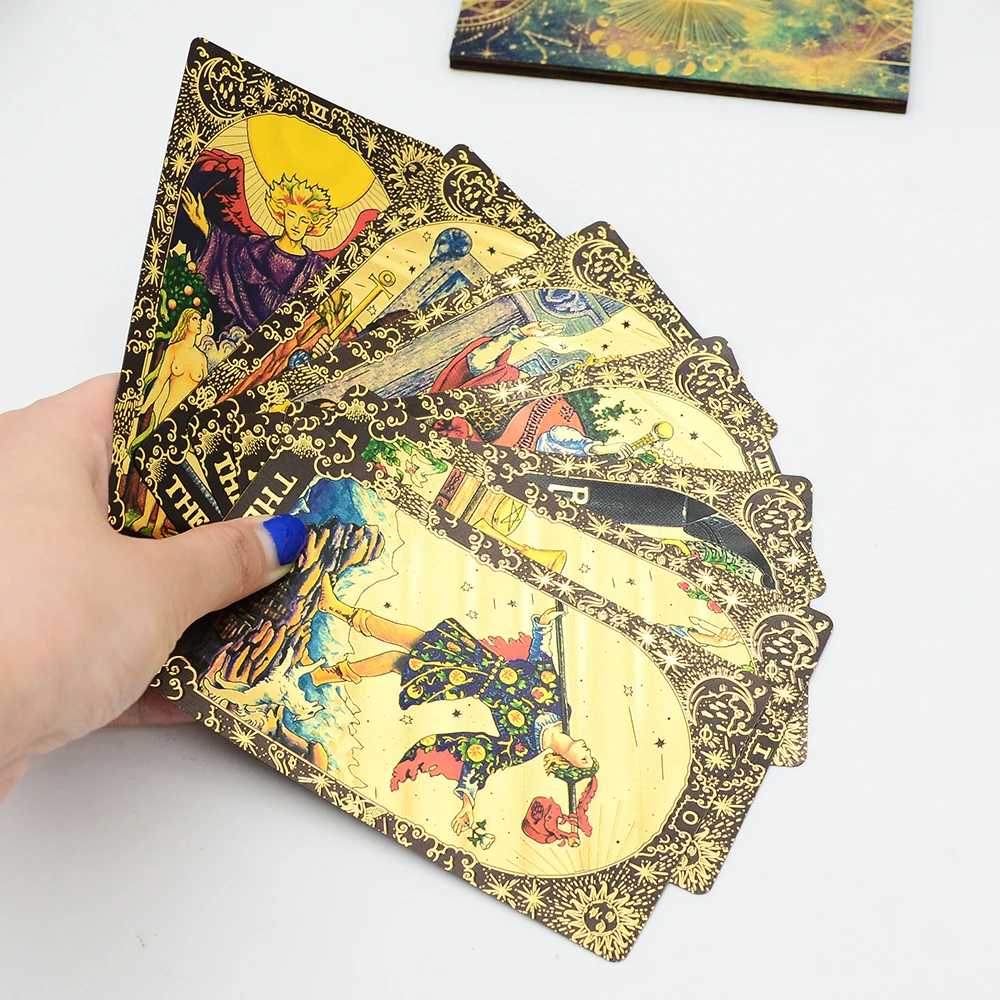 Deluxe Feather Black Gold Sun Gift Box Set Gold Foil Tarot 12 * 7cm Stamping PVC Waterproof Wear Resistant Board Game Card