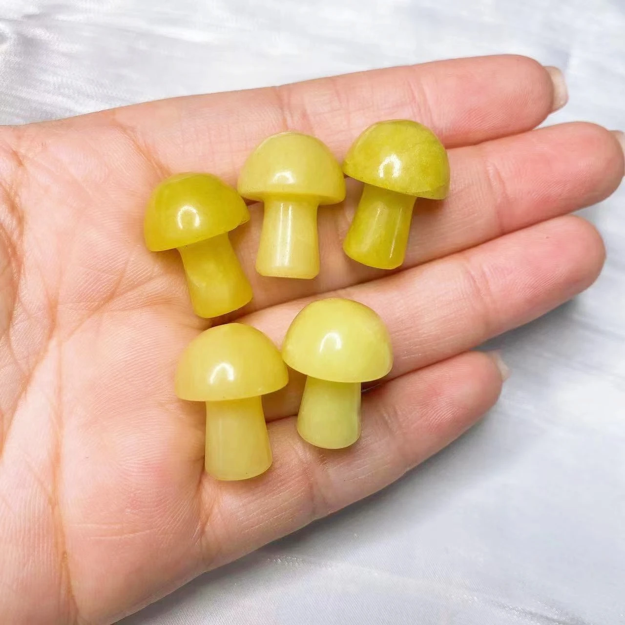 20mm Natural Mini Mushroom Crystal Quartz Statue Carved Mineral Reiki Healing Desktop Decoration Aquarium Home Graden Decoration