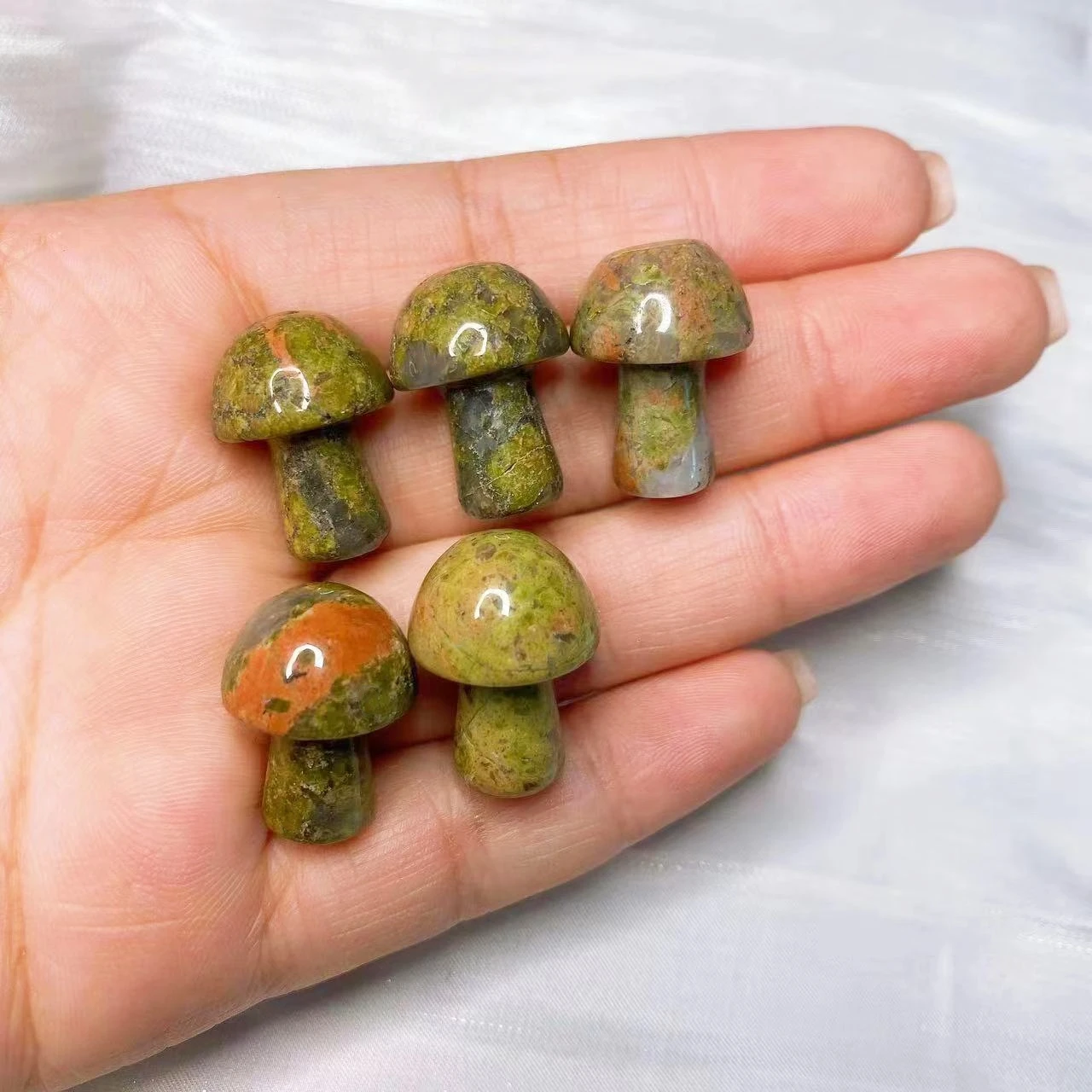 20mm Natural Mini Mushroom Crystal Quartz Statue Carved Mineral Reiki Healing Desktop Decoration Aquarium Home Graden Decoration