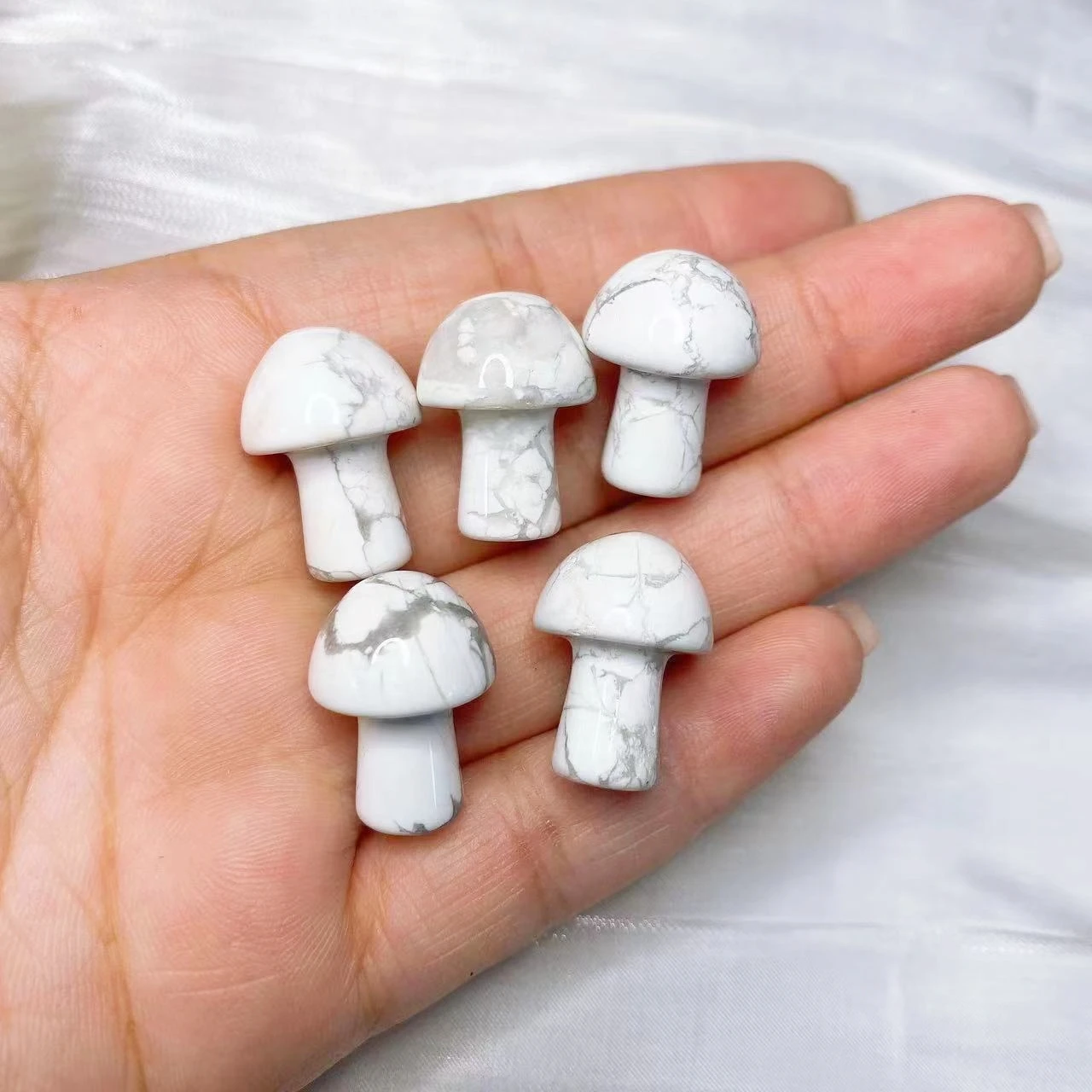 20mm Natural Mini Mushroom Crystal Quartz Statue Carved Mineral Reiki Healing Desktop Decoration Aquarium Home Graden Decoration