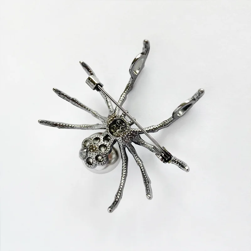 Exaggerated black white spider creative brooch men women party clothes scarf accessories pin brooches gift