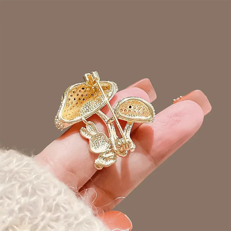 Lovely Mushroom Rabbit Brooch for Men Women Fashion Mushroom Rabbit Brooches Pins Jewelry Accessories Party Gifts 2025 Lovely Mushroom Rabbit Brooch for Men Women Fashion Mushroom Rabbit Brooches Pins Jewelry Accessories Party Gifts 2025