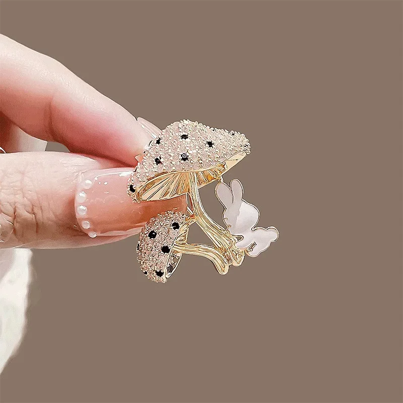 Lovely Mushroom Rabbit Brooch for Men Women Fashion Mushroom Rabbit Brooches Pins Jewelry Accessories Party Gifts 2025 Lovely Mushroom Rabbit Brooch for Men Women Fashion Mushroom Rabbit Brooches Pins Jewelry Accessories Party Gifts 2025