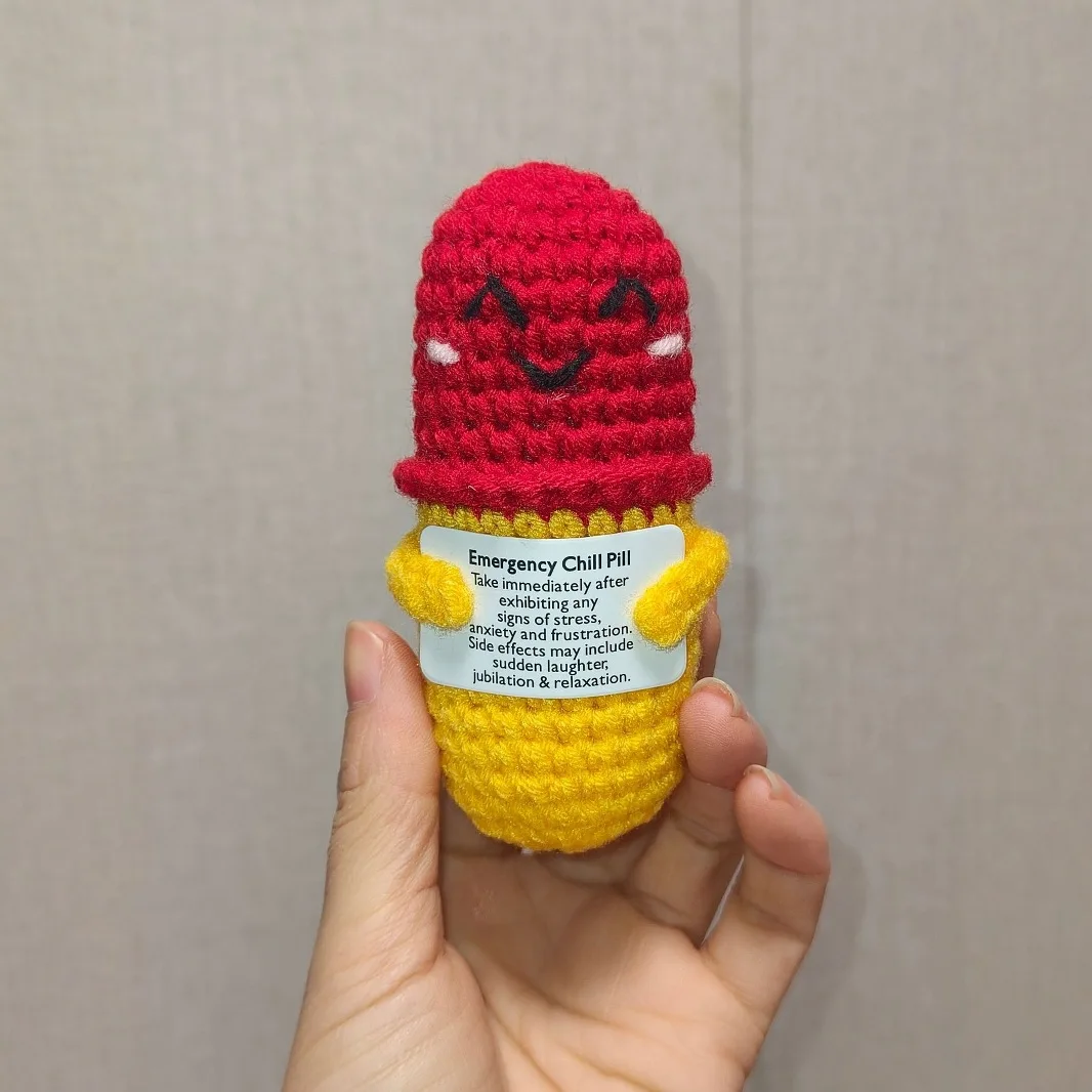 Funny Crochet Positive Energy Chill Pill Doll with Card Home Room Decoration Handmade Knitted Chill Pill Ornament Christmas Gift