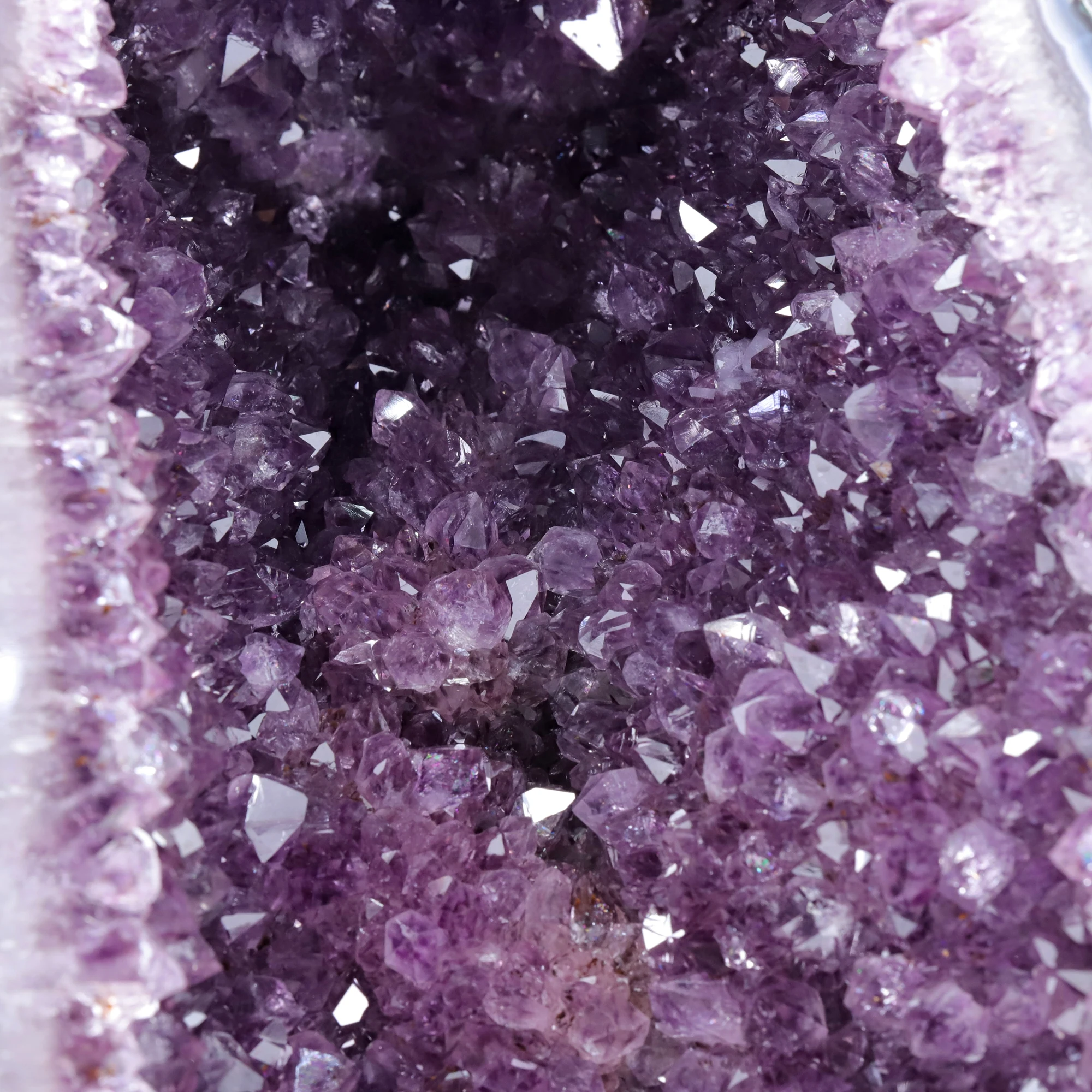Natural Native Amethyst Cave Quartz Crystal Specimen Reiki Healing Fortune Home Office Decoration ZJD2025YILUN04 Natural Native Amethyst Cave Quartz Crystal Specimen Reiki Healing Fortune Home Office Decoration ZJD2025YILUN04