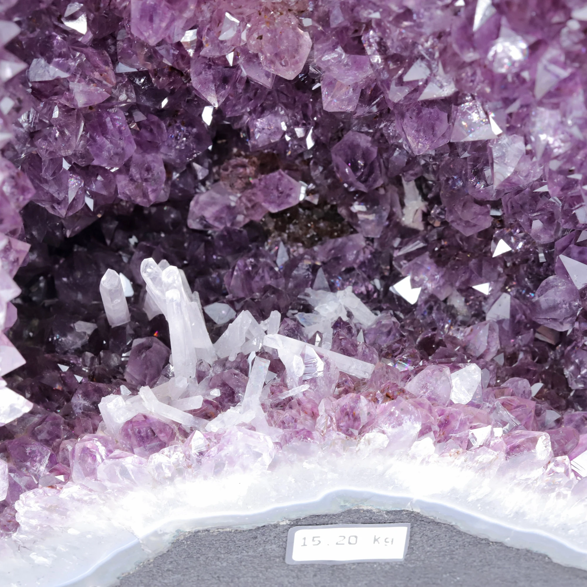 Natural Native Amethyst Cave Quartz Crystal Specimen Reiki Healing Fortune Home Office Decoration ZJD2025YILUN04 Natural Native Amethyst Cave Quartz Crystal Specimen Reiki Healing Fortune Home Office Decoration ZJD2025YILUN04