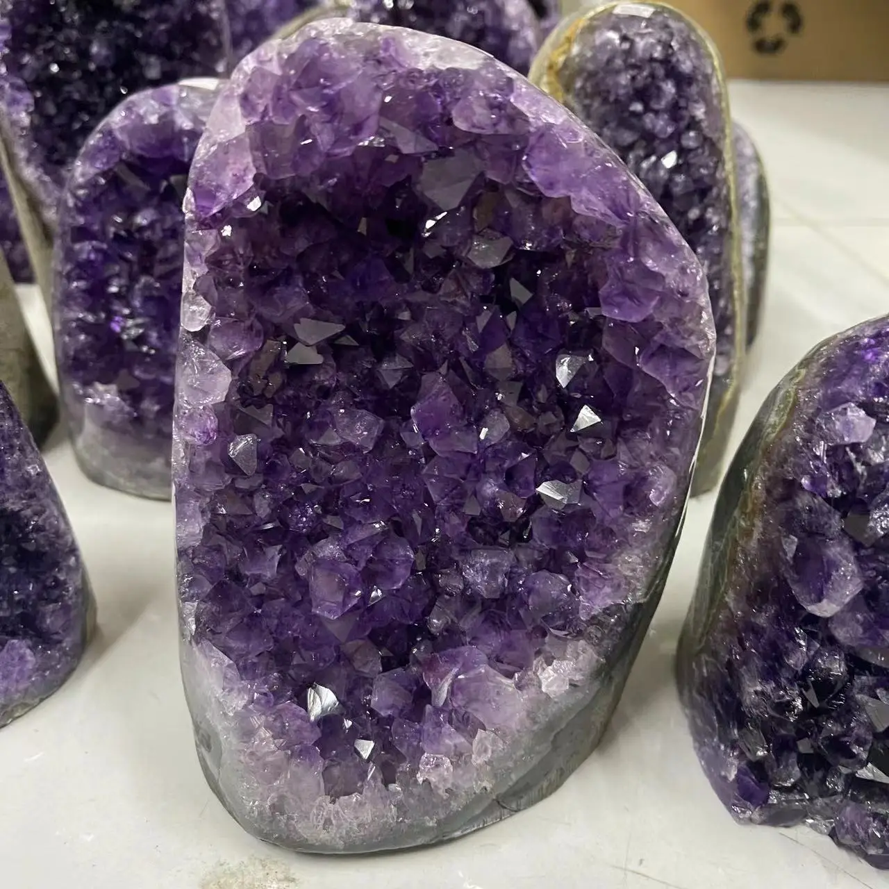 Geode Brazil Amethyst Natural Mineral Specimen Raw Quartz Purple Crystal Healing Stones Home Decoration Gift Cluster