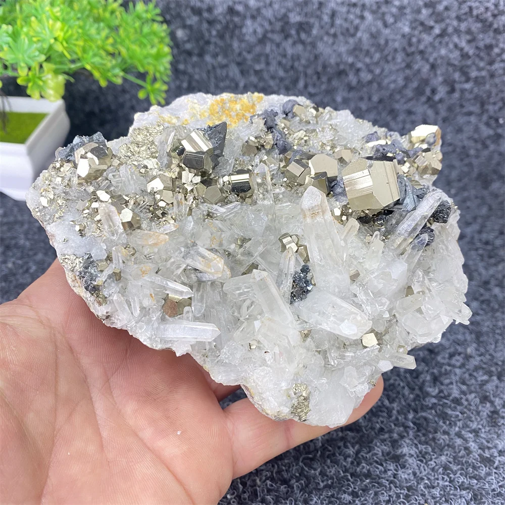 Natural Mineral Pyrite Crystal And White Crystal Symbiotic Mineral Specimen Peru's Top Gem Home Decoration Ornaments Natural Mineral Pyrite Crystal And White Crystal Symbiotic Mineral Specimen Peru's Top Gem Home Decoration Ornaments